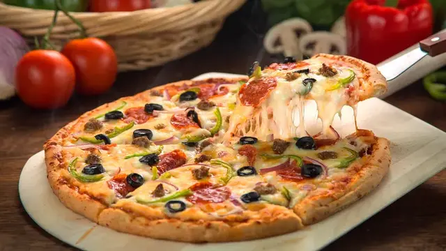 Ide Bisnis Pizza Rumahan Modal Kecil: Rasa Mewah Untung Melimpah
